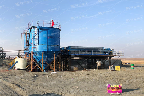 200平方的壓濾機(jī)有嗎？污泥脫水機(jī)多少錢一臺？